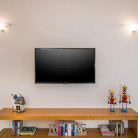 Soul Of Sun - Spacious Luxury 90sqm Apartment, 2 Bathrooms, Chania Center, Private Parking Available 900m Apartamento La Canea