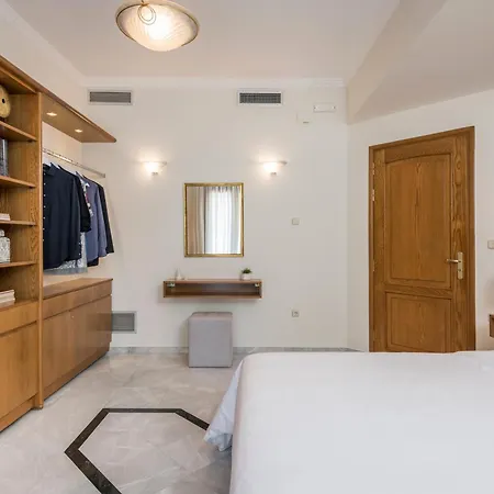 Apartment Soul Of Sun - Spacious Luxury 90sqm Apartment, 2 Bathrooms, Chania Center, Private Parking Available 900m *