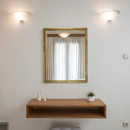 Soul Of Sun - Spacious Luxury 90sqm Apartment, 2 Bathrooms, Chania Center, Private Parking Available 900m Apartment *