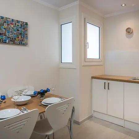 Soul Of Sun - Spacious Luxury 90sqm Apartment, 2 Bathrooms, Chania Center, Private Parking Available 900m